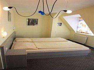 Hotel East Side 3*